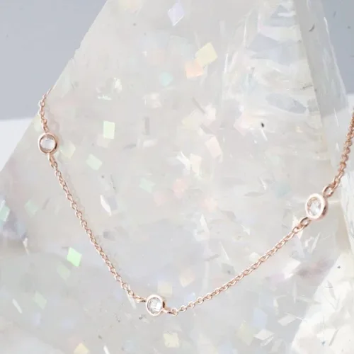 Vista 7 de HONEYCAT - Collar de trio con bisel de cristal pequeño en oro, oro rosa o plata joyería minimalista y delicada