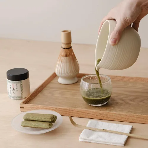 Vista 6 de WENSHUO Matcha Whisk Set, Ceramic Matcha Bowl with Spout, Crème,5-Pc Crema mate