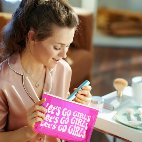 Vista 5 de Layhit 8 bolsas de maquillaje de despedida de soltera de color rosa con texto en inglés "Let's Go", suministros de decoración para niñas, retro