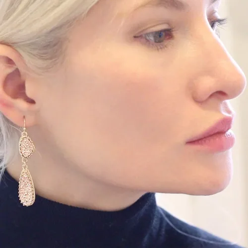 Vista 7 de Humble Chic Aretes largos de gota colgante de imitación, aretes femeninos de doble lágrima con purpurina bohemia, dijes bohemios de piedra de geoda