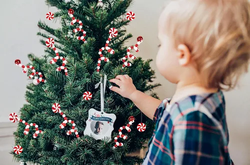 Vista 4 de Juego de 20 piezas de palillos de árbol de Navidad, adornos rojos y blancos, decoración de campanas de caramelo