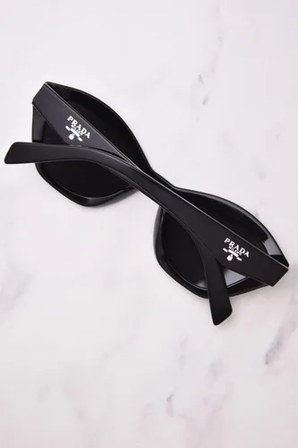 Vista 6 de Prada Gafas de sol PR A 2 S 16K08Z Negro Gris Oscuro, NegroGris oscuro