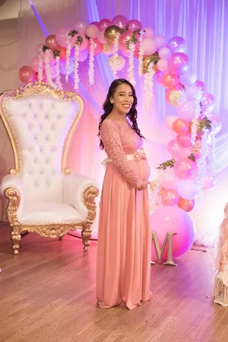 Vista 4 de Molliya - Vestido largo de maternidad de encaje y hombros descubiertos Maxi vestido elegante elástico, para baby shower y sesión de fotografías