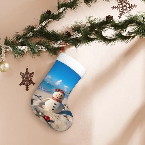 Vista 9 de Muñeco de nieve de arena en la playa, medias de Navidad de felpa personalizadas, decoraciones de medias colgantes de Navidad para vacaciones, fiesta