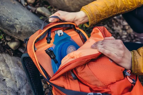 Vista 2 de Gregory Mountain Products Juno 24 H2O Mochila de hidratación para mujer, color azul laguna