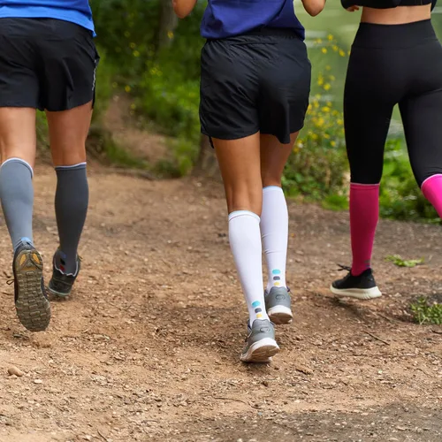 Vista 29 de GoWith Compression Socks for Men & Women, Cushioned 20-30 mmHg Graduated Compression Running Socks, Athletic Knee High Socks