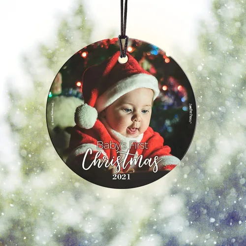 Vista 5 de Baby's First Christmas 2025 - Impresión de cristal colgante – Personalizar con año y foto – Diseño minimalista – Impresiones Starfire de 3.5