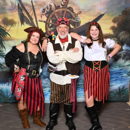 Vista 2 de Wizland Disfraz de pirata para mujer, vestido de pirata de estilo modesto con cinturón y tocado Pirata Clásico para Mujer