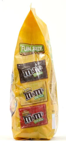 Vista 4 de M&M'S Variety Mix Chocolate Candy Fun Size 35 oz Bolsa de 55 piezas