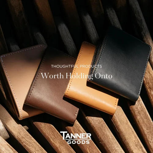 Vista 7 de TANNER GOODS Billetera de cuero para hombre, estilo tradicional, con 4 ranuras para tarjetas, sección de notas planas. Billetera de bolsillo