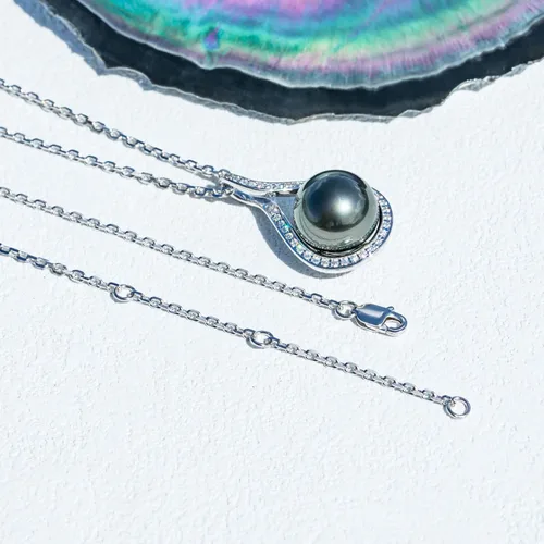 Vista 5 de Collar con colgante de perlas negras de Tahití de 0.433-0.472 in con colgante de moissanita, perlas negras seleccionadas a mano AAAA, moissanita