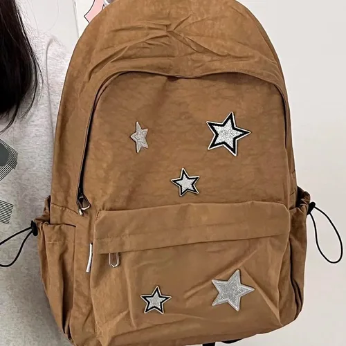 Vista 6 de Mochila Kawaii con bonitos accesorios, nailon impermeable, múltiples compartimentos y bolsillos externos (marrón)