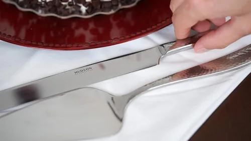 Vista 7 de Hudson Essentials - Juego de cuchillo para tartas y servidor martillados de acero inoxidable 18/10