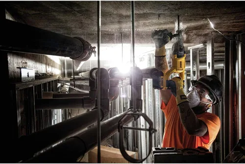 Vista 7 de DEWALT DCH133M2 20V Max XR Kit de martillo rotativo con mango en D sin escobillas de 1 pulgada