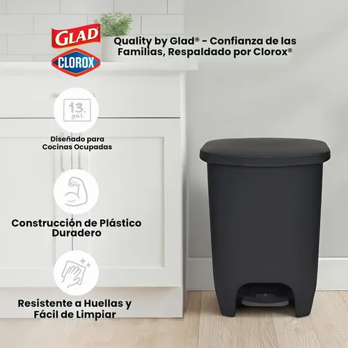 Vista 7 de Glad Paquete de 2 botes de basura de 13 galones, cubos de basura de plástico para cocina con protección contra olores de tapa, manos libres con Gris