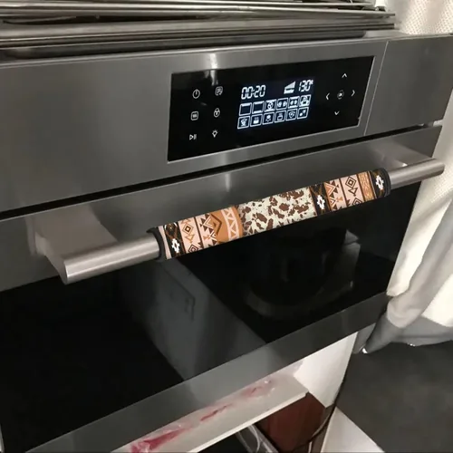 Vista 5 de Juego de 4 fundas para manijas de microondas con diseño de rayas de vaca tribal, azteca, decoración de cocina, antideslizantes, a prueba