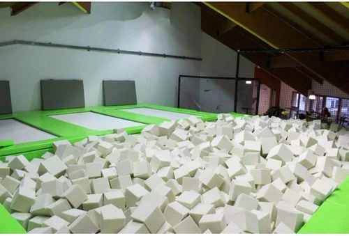 Vista 2 de FoamRush Bloques/cubos de espuma (blanco) de 6 x 6 x 6 pulgadas, paquete de 10 bloques de espuma para hoyos para parques de patinetas, empresas