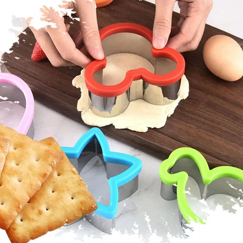 Vista 2 de Juego de cortadores y selladores de galletas mejorados Abruga para sándwich, cortador de verduras y sellos de frutas, molde con estrella