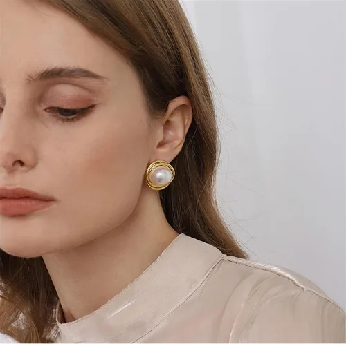 Vista 17 de Yoursfs Aretes de clip de perlas blancas grandes para mujer, chapados en oro de 18 quilates, hipoalergénicos, sin perforaciones, joyería brillante