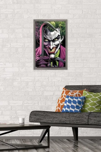 Vista 2 de Trends International DC Comics The Joker - Póster de pared con barra de palanca, 22.4 pulgadas de largo x 14.7 W, versión enmarcada de madera