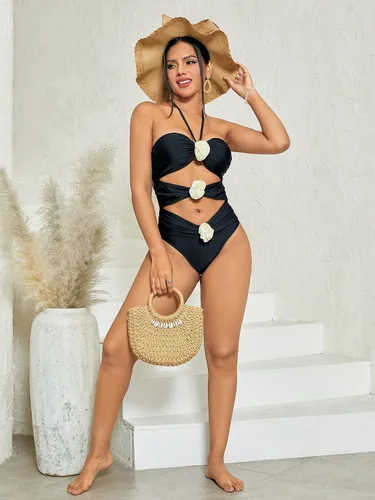 Vista 6 de OYOANGLE Traje de baño de una pieza con apliques florales 3D para mujer, espalda descubierta, fruncido, halter