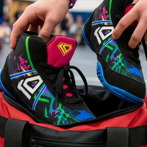 Vista 2 de KO Sports Gear Zapatos de lucha para jóvenes y niños, ideales para luchadores jóvenes