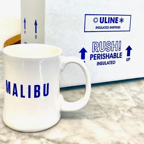 Vista 7 de Caramelo de esponja de panal de chocolate con leche de Malibu, trozos crujientes de caramelo de panal sumergidos a mano en chocolate con leche