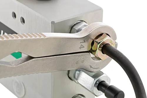 Vista 3 de Stahlwille 41100808 Llave de trinquete, FastRatch, hecha de acero inoxidable endurecido y templado, utilizada para apretar/aflojar tuercas y pernos