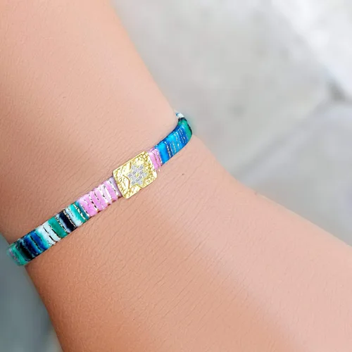 Vista 4 de Alef Bet by Paula Macrame Friendship Bracelet in Shades of Blue with Gold-plated Jewish Star of David Charm