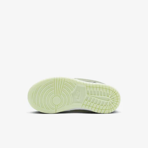 Vista 127 de Nike Kid's Dunk Low Sneaker