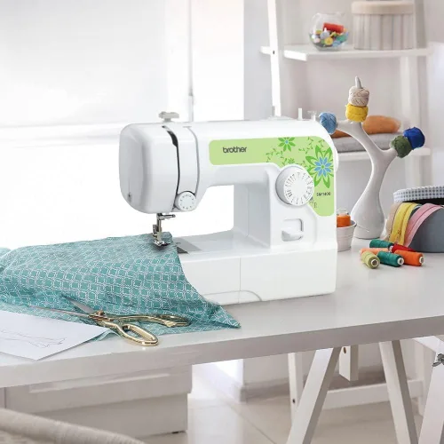 Vista 2 de Brother Sewing Máquina de coser de 14 puntadas, blanco