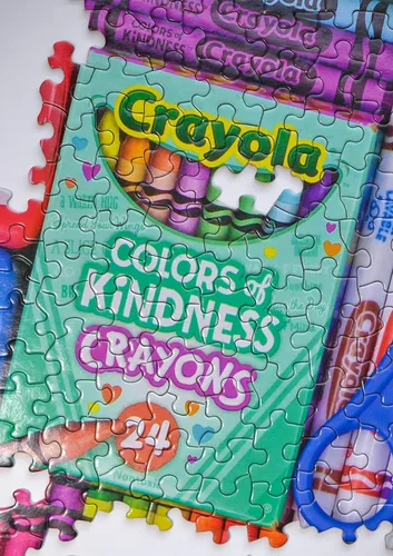 Vista 7 de Springbok 's Rompecabezas de 1000 piezas Crayola Artist's Table - Hecho en Estados Unidos