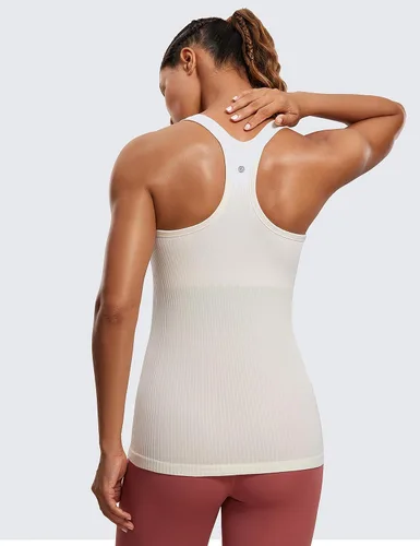 Vista 2 de CRZ YOGA Camiseta sin mangas acanalada sin costuras para mujer con brasier integrado, cuello redondo acolchado, adelgazante, atlética, larga
