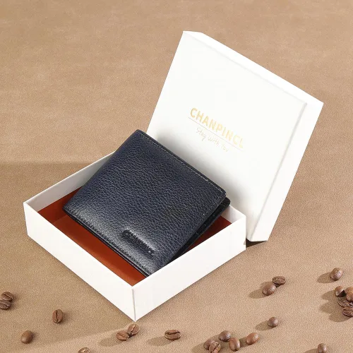 Vista 43 de Billetera de piel triple con bloqueo RFID para hombre con 2 ventanas de identificación, 2 compartimentos para efectivo, 6-8 ranuras para tarjetas