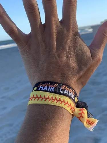 Vista 5 de Sportybella - Juego de bandas elásticas sin arrugas con diseño de corazón, accesorios elegantes para niñas, adolescentes y jugadores de sóftbol
