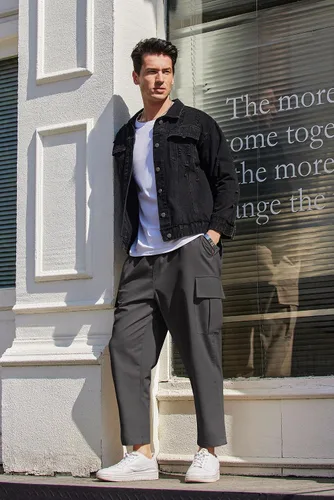 Vista 4 de COOFANDY Pantalones cargo para hombre, ajuste relajado, pantalones de lino recortados, pantalones casuales holgados con bolsillos