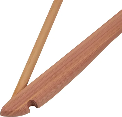 Vista 4 de Household Essentials 26140 CedarFresh - Juego de 4 perchas de madera de cedro rojo con barra fija y gancho giratorio, color marrón y rojo