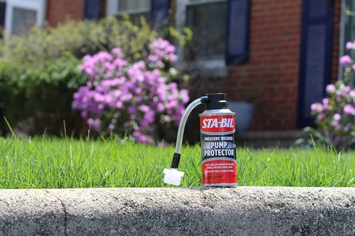 Vista 10 de STA-BIL Protector de bomba, 4 oz Protege las bombas de lavado a presión durante el almacenamiento con anticongelante y lubricante.
