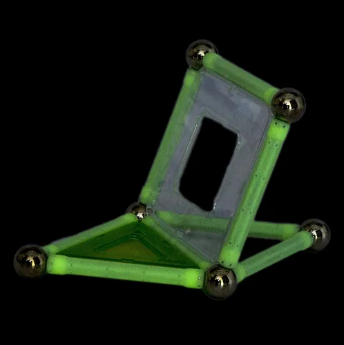 Vista 3 de Geomag - GLOW - Juego de construcción magnético que brilla en la oscuridad de 22 piezas, juguete de construcción STEM certificado, seguro