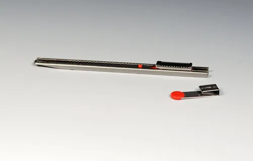 Vista 2 de NT Cutter PRO, acero inoxidable, bloqueo automático, cuchillo gráfico (AD-2P)