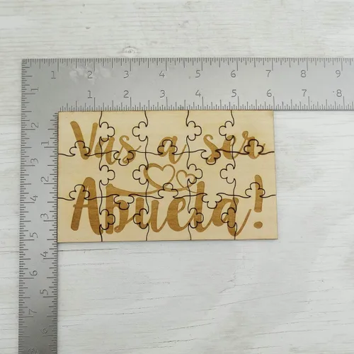 Vista 2 de Vas a ser Abuela! - Rompecabezas de 15 piezas de madera de tilo de 6 x 3.5 pulgadas, divertido y sorprendente anuncio de embarazo en español