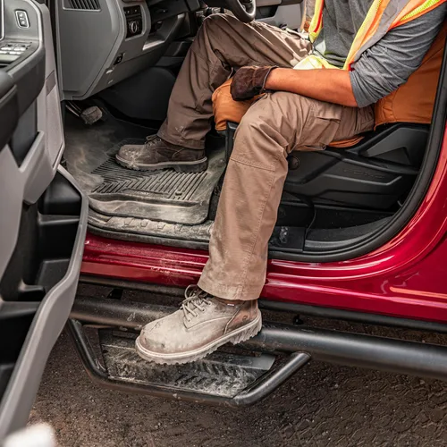 Vista 5 de RealTruck Podium LG Steps para RAM Longitud de la cabina, acero inoxidable, negro texturizado HPD2080CC-TX Compatible con RAM 2500/3500