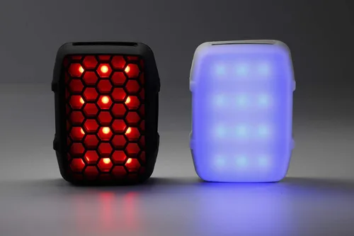 Vista 4 de Falcon Eyes F7 Mini 5W RGB Pocket On Camera Light con función de adsorción magnética, batería recargable incorporada, control de aplicación