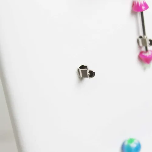 Vista 6 de MOOCA Colgante de 54 clipsjoyería corporal con caballete integrado para anillos de ombligo, anillos de lengua y organizador de barra industrial