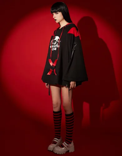 Vista 2 de Emily the Strange Disfraz de Halloween con capucha para niñas con estampado de club de malos gatitos negros