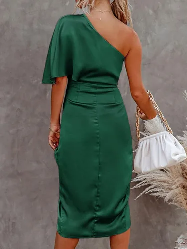 Vista 2 de CUPSHE Vestido de satén para mujer, sin espalda, con un hombro, acampanado, manga corta, dobladillo alto, bajo, vestido de cóctel y fiesta