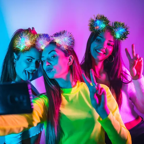 Vista 5 de 4 diademas iluminadas con orejas de gato con luces LED para decoración de fiesta de mujeres y niñas como se muestra en la imagen