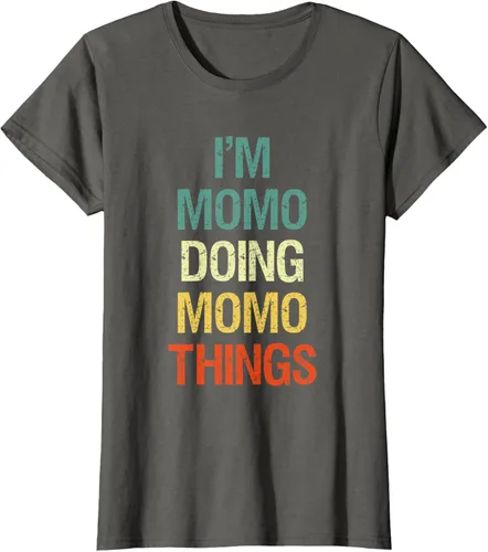 Vista 9 de I'M Momo Doing Momo Things - Camiseta de regalo con nombre personalizado, Negro, S