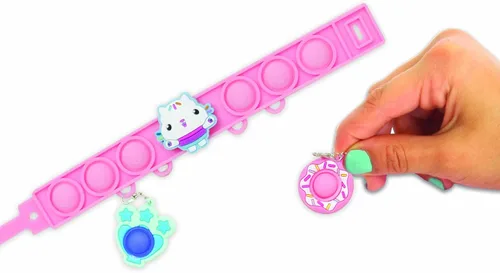 Vista 3 de Tara Toys Gabby's Dollhouse Pop-Eeze - Juego de actividades de pulsera con cuentas a presión para niños con dijes y estuche de transporte, regalo