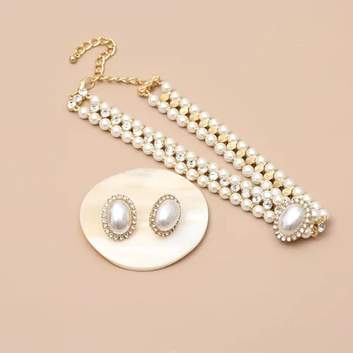 Vista 2 de S SUSANN Juego de collar y aretes de perlas de oro trenzado en capas, collar y aretes de perlas de cristal grueso, buen regalo para mujeres, juego